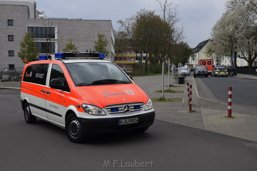 Einsatz BF Koeln in Koeln Buchheim Arnsbergerstr P47.JPG - Miklos Laubert